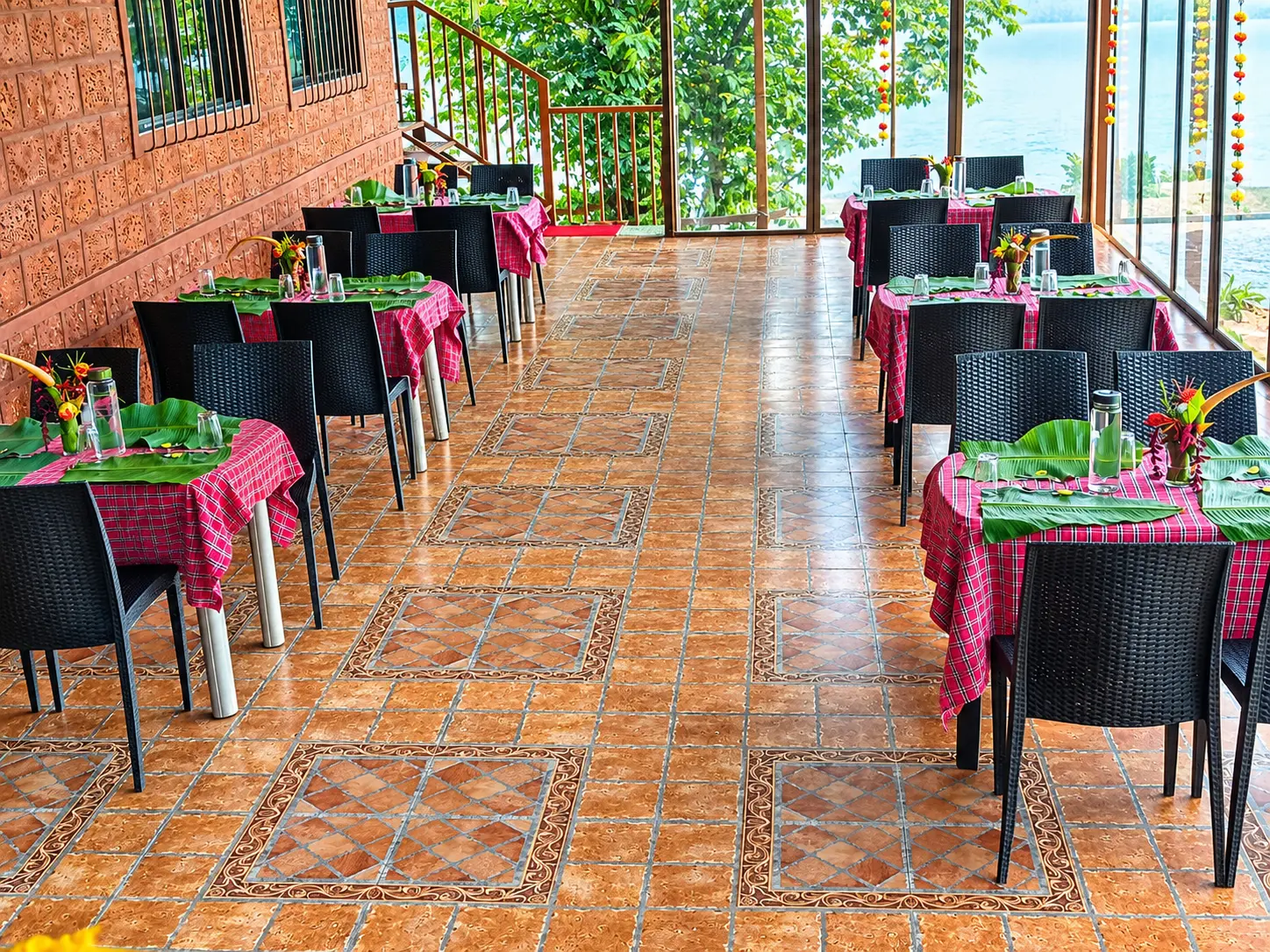 Group dining seating at Viva Andur lake view farmhouse